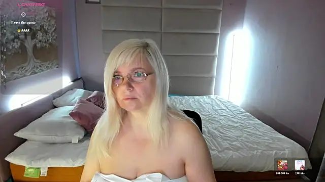 Snapshot of Hella_Fabel chatting on July 26, 1:03 am Hella Fabel online show from July 26, 1:03 am