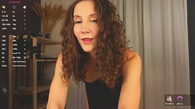 laracroftmansion online show from October 1, 5:19 pm