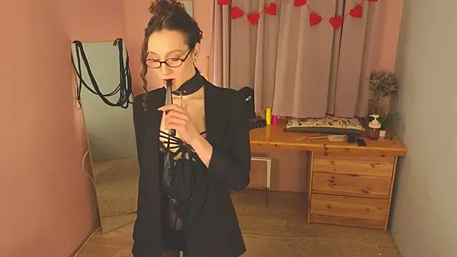 laracroftmansion online show from February 19, 4:25 pm