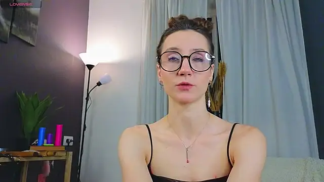 laracroftmansion online show from May 27, 3:20 pm