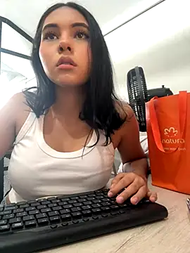 AlinnaRosee  online show from December 2, 4:35 pm