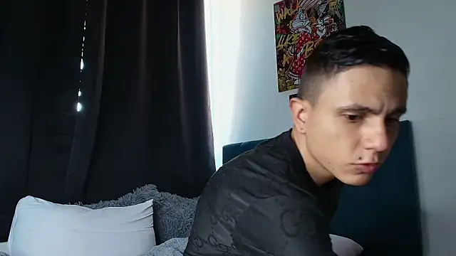 Snapshot of Warmteam777 chatting on October 16, 8:32 pm Warmteam777 online show from October 16, 8:32 pm