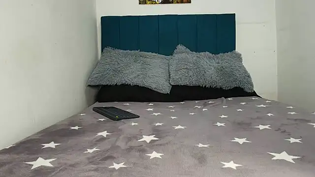 Snapshot of Warmteam777 chatting on December 18, 3:40 pm Warmteam777 online show from December 18, 3:40 pm