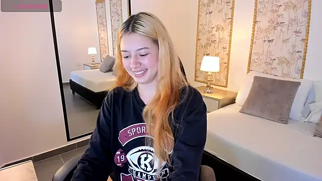 Snapshot of daniand_ chatting on November 5, 2:55 am daniand online show from November 5, 2:55 am