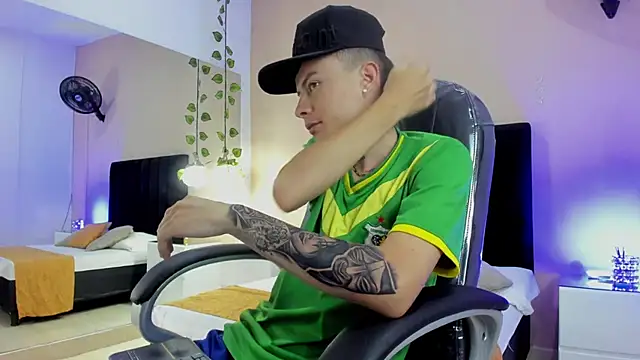 Nascary Fox online show from November 12, 7:57 pm