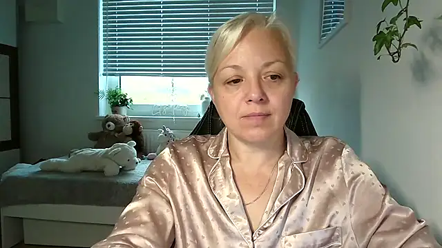 Linsy Kim online show from November 15, 6:55 am