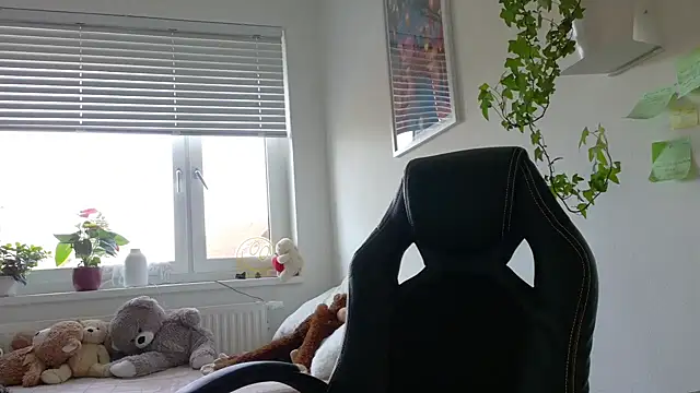 Linsy Kim online show from March 3, 8:53 am