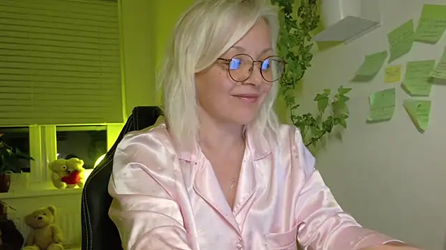 Linsy Kim online show from March 8, 9:07 pm