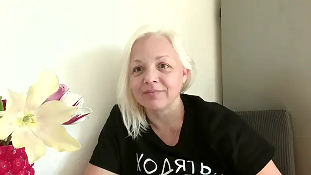 Linsy Kim online show from May 3, 7:03 am