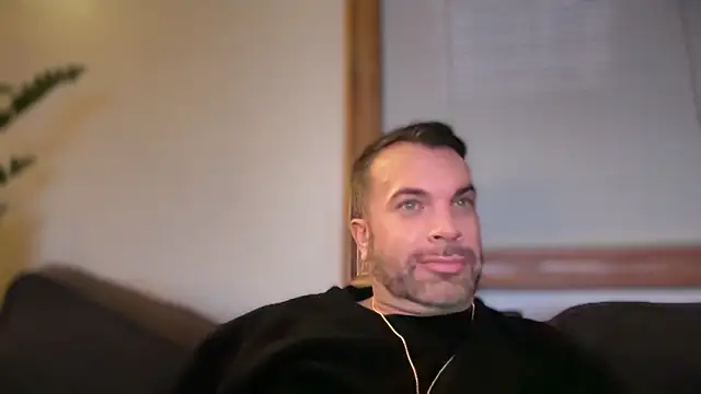 Snapshot of Ty_lerDavid chatting on February 19, 5:58 am Ty lerDavid online show from February 19, 5:58 am