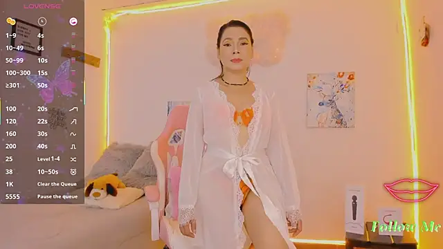 milfAaura online show from May 23, 2:17 am