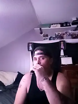 Snapshot of crazyeyes666707 chatting on December 23, 9:07 am crazyeyes666707 online show from December 23, 9:07 am