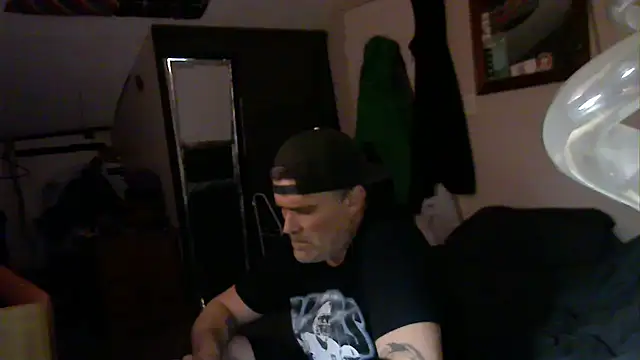 Snapshot of crazyeyes666707 chatting on February 12, 10:43 am crazyeyes666707 online show from February 12, 10:43 am