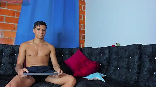 Snapshot of Robertmiller21 chatting on October 25, 5:26 am Robertmiller21 online show from October 25, 5:26 am