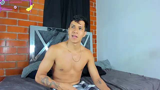 Snapshot of Robertmiller21 chatting on February 6, 1:43 am Robertmiller21 online show from February 6, 1:43 am