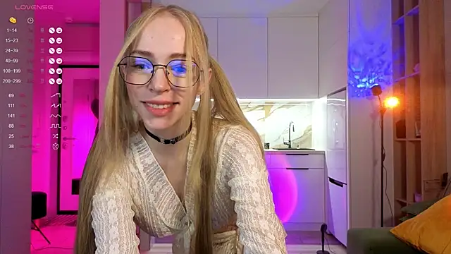 Snapshot of BritaKiss chatting on November 10, 2:21 am BritaKiss online show from November 10, 2:21 am