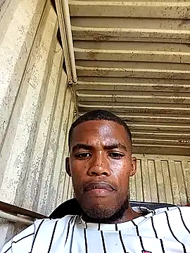 Snapshot of Basslanie chatting on December 3, 11:30 am Basslanie online show from December 3, 11:30 am