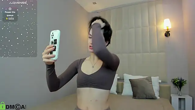 Snapshot of Adeline_Perle chatting on September 25, 12:03 am Adeline Perle online show from September 25, 12:03 am