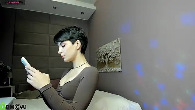 Snapshot of Adeline_Perle chatting on October 10, 1:48 am Adeline Perle online show from October 10, 1:48 am