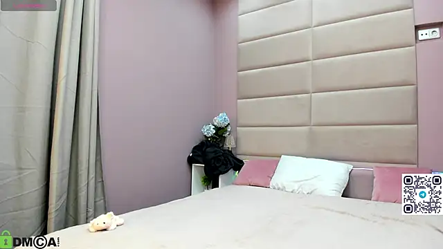 Snapshot of Adeline_Perle chatting on October 24, 1:13 am Adeline Perle online show from October 24, 1:13 am