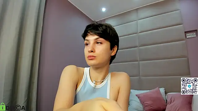 Snapshot of Adeline_Perle chatting on November 22, 1:04 am Adeline Perle online show from November 22, 1:04 am