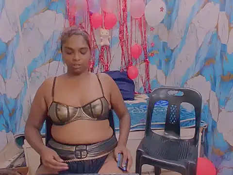 Snapshot of indianmystica694u chatting on February 15, 9:52 am indianmystica694u online show from February 15, 9:52 am