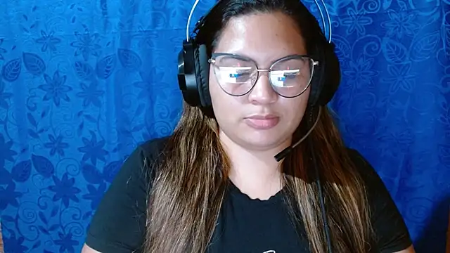 Snapshot of coco_curvy chatting on October 13, 3:39 am coco curvy online show from October 13, 3:39 am