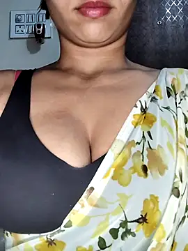 Snapshot of Savita2310 chatting on December 15, 6:01 pm Savita2310 online show from December 15, 6:01 pm