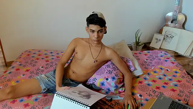 Snapshot of AliottTwink chatting on October 28, 8:22 pm AliottTwink online show from October 28, 8:22 pm