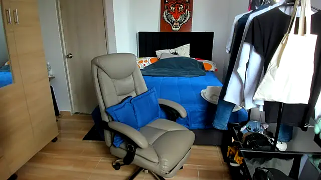 AliottTwink online show from June 24, 1:54 pm