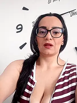 Snapshot of sarita_star chatting on November 16, 7:19 pm sarita star online show from November 16, 7:19 pm