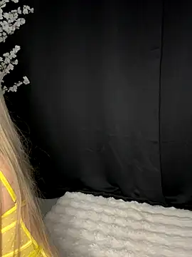 Snapshot of AubrieleRouj1 chatting on October 9, 3:43 pm AubrieleRouj1 online show from October 9, 3:43 pm
