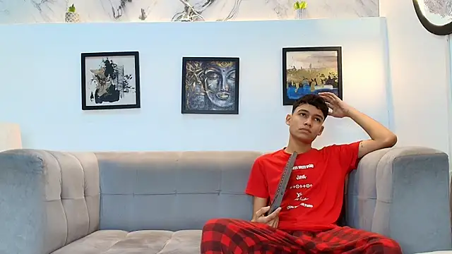 PRETTY FEM online show from April 26, 1:42 pm