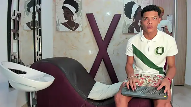 PRETTY FEM online show from June 17, 7:37 pm