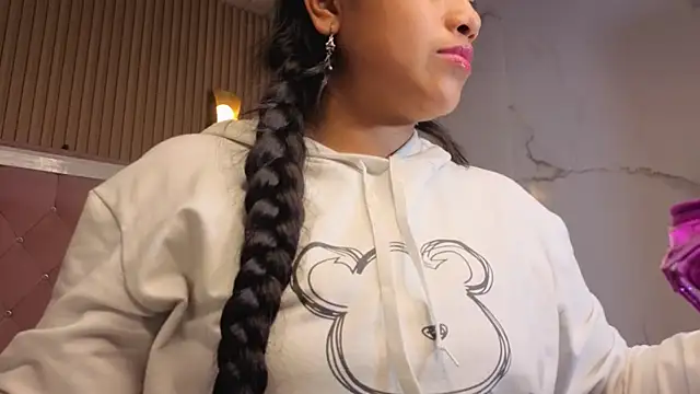 Snapshot of Victoria_b_ chatting on November 8, 8:18 pm Victoria b online show from November 8, 8:18 pm