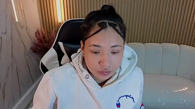 Snapshot of Hollypeyton_Tp chatting on October 31, 1:12 pm Hollypeyton Tp online show from October 31, 1:12 pm