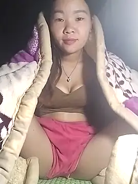 lylylove online show from November 3, 8:43 pm