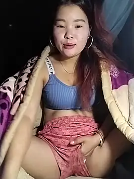 lylylove online show from February 4, 12:38 am