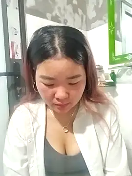lylylove online show from April 29, 11:44 pm