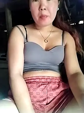 lylylove online show from June 5, 4:41 am