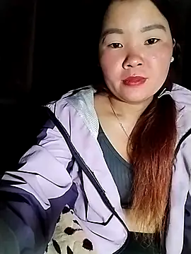 lylylove online show from June 11, 12:32 am