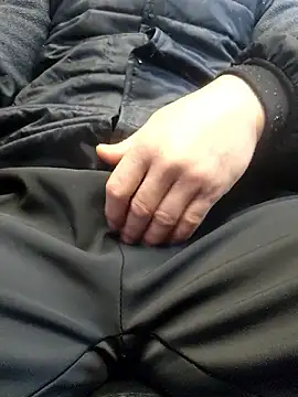 Snapshot of anggllaaa chatting on December 15, 2:27 am anggllaaa online show from December 15, 2:27 am