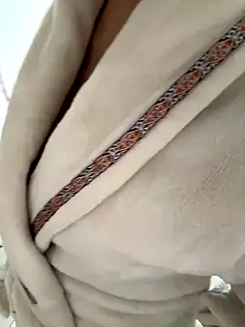 xiiuuff18 online show from December 3, 1:13 am