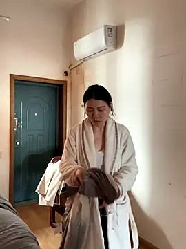 xiiuuff18 online show from December 16, 1:43 am