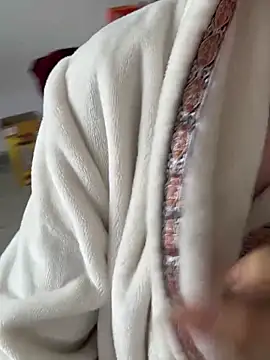 xiiuuff18 online show from December 17, 1:55 am