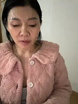 xiiuuff18 online show from February 19, 12:01 pm