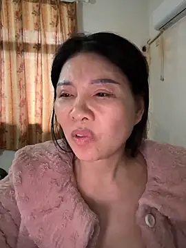 xiiuuff18 online show from March 4, 12:05 am