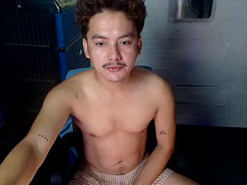 Snapshot of Tempting_jon chatting on April 13, 11:43 pm Tempting jon online show from April 13, 11:43 pm