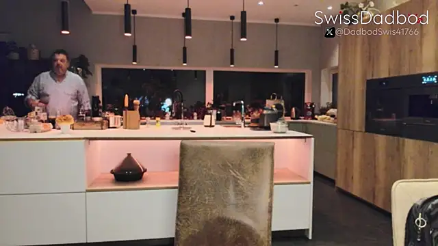 Snapshot of SwissDadbod chatting on September 16, 9:16 pm SwissDadbod online show from September 16, 9:16 pm