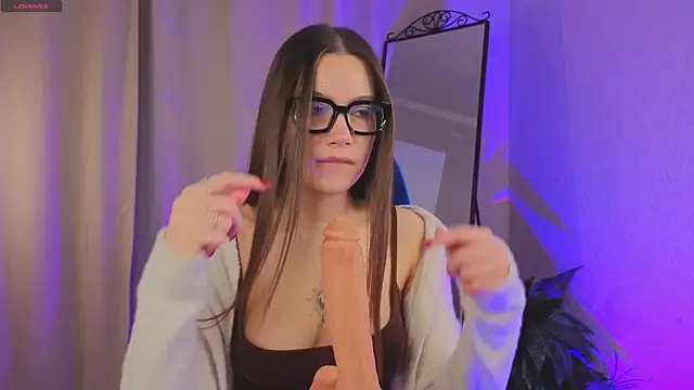 Snapshot of Tiny__Toon chatting on November 8, 6:35 am Tiny Toon online show from November 8, 6:35 am